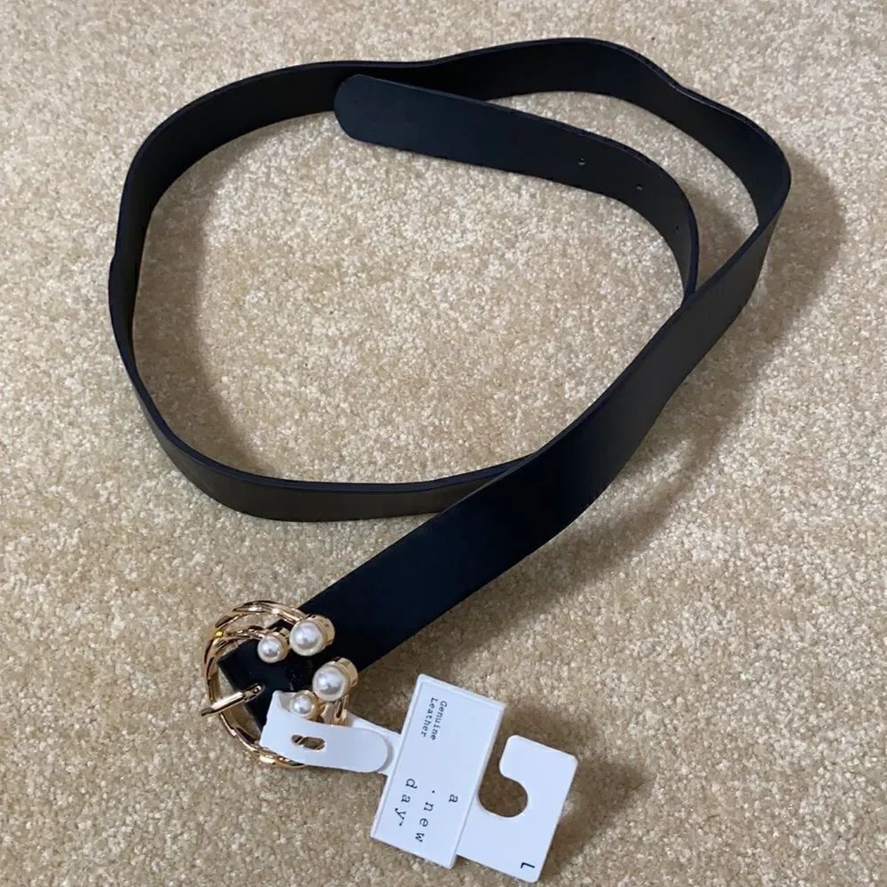 Women’s Black Belt with Goldish Buckle L NWT
